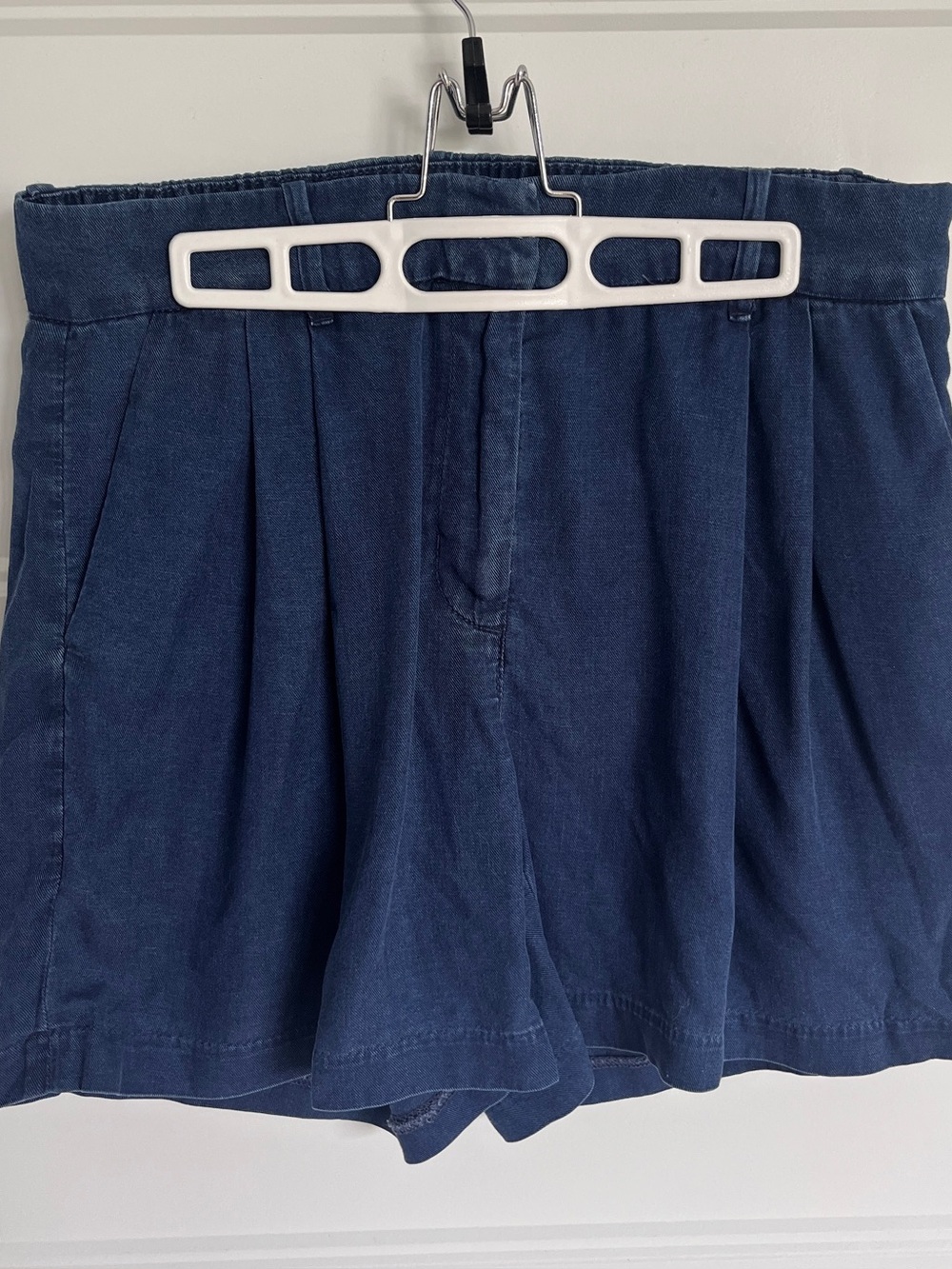 American Eagle Outfitters Navy High-Waist Pleated Shorts